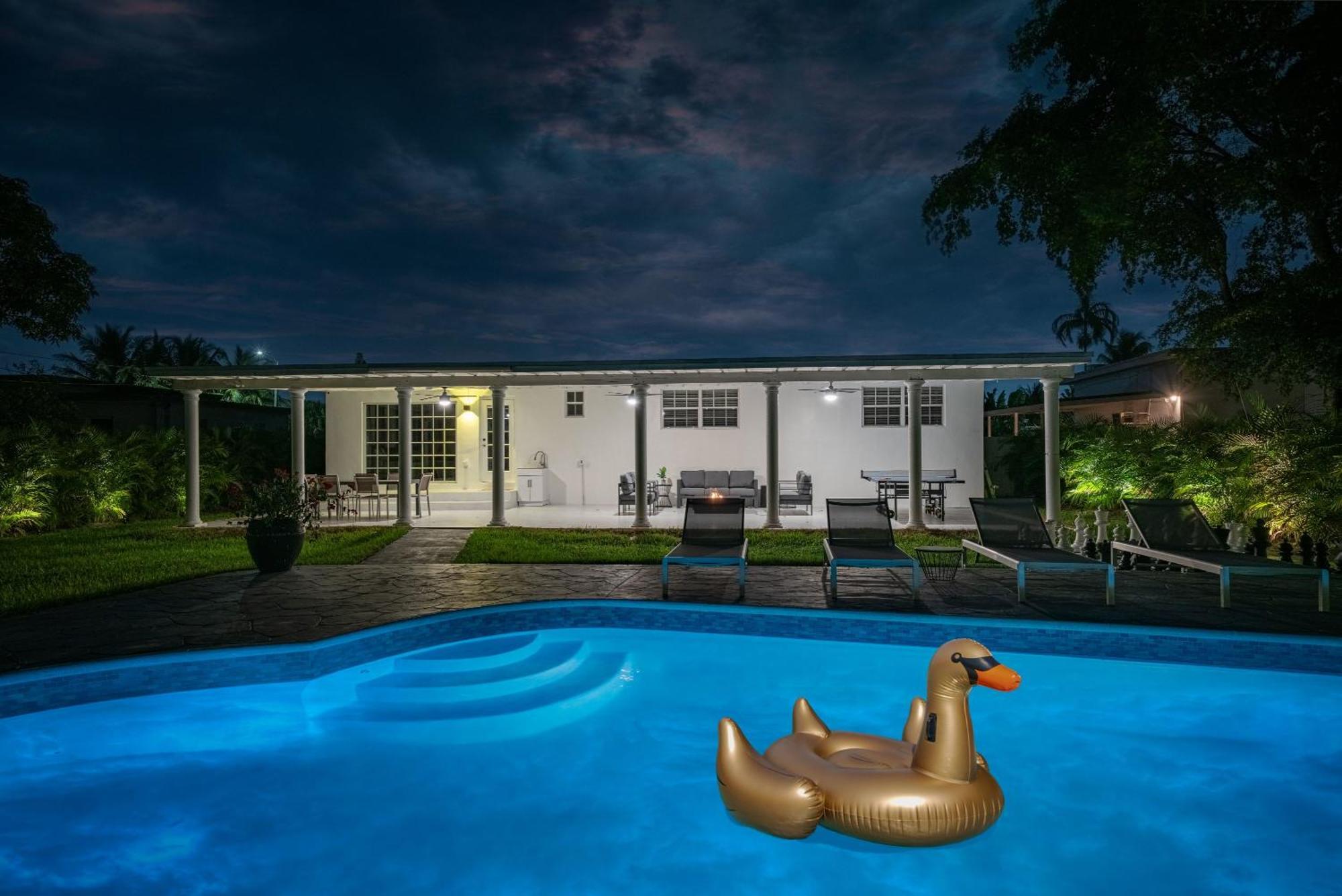Вилла New Tropical Oasis Retreat In Майами Экстерьер фото