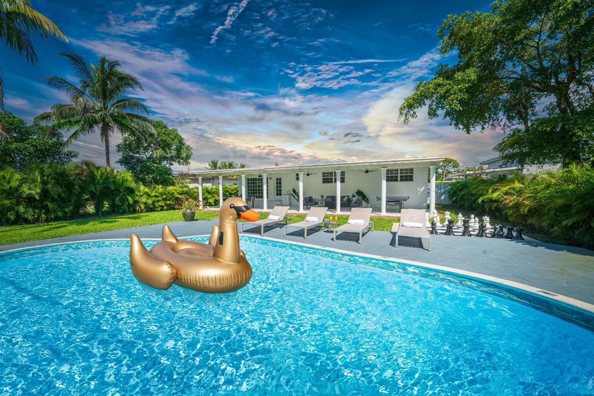 Вилла New Tropical Oasis Retreat In Майами Экстерьер фото